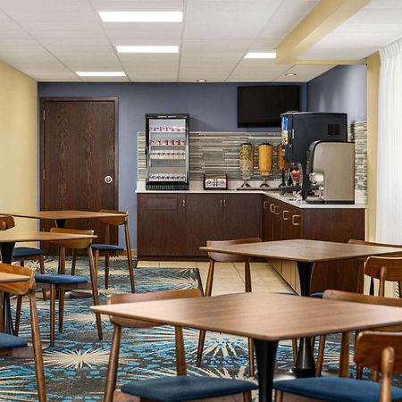 Doniphan Days Inn By Wyndham Grand Island I-80 מראה חיצוני תמונה
