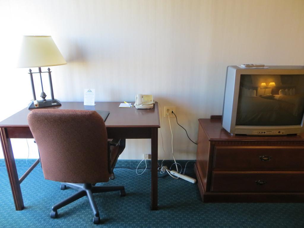 Doniphan Days Inn By Wyndham Grand Island I-80 מראה חיצוני תמונה