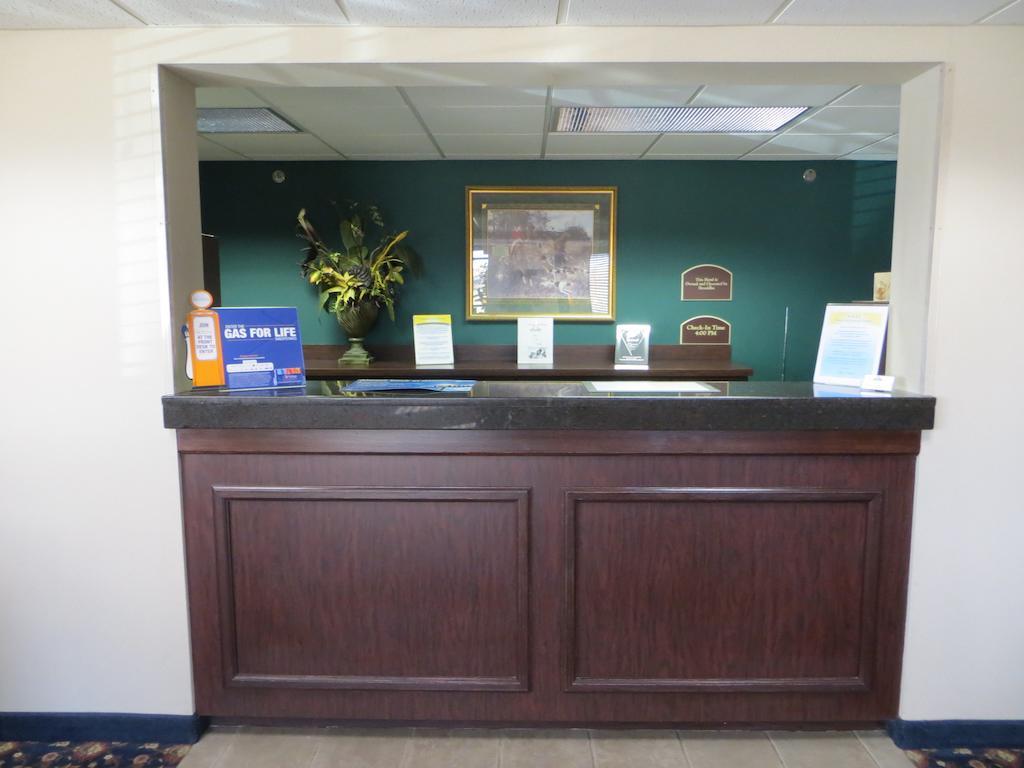 Doniphan Days Inn By Wyndham Grand Island I-80 מראה חיצוני תמונה