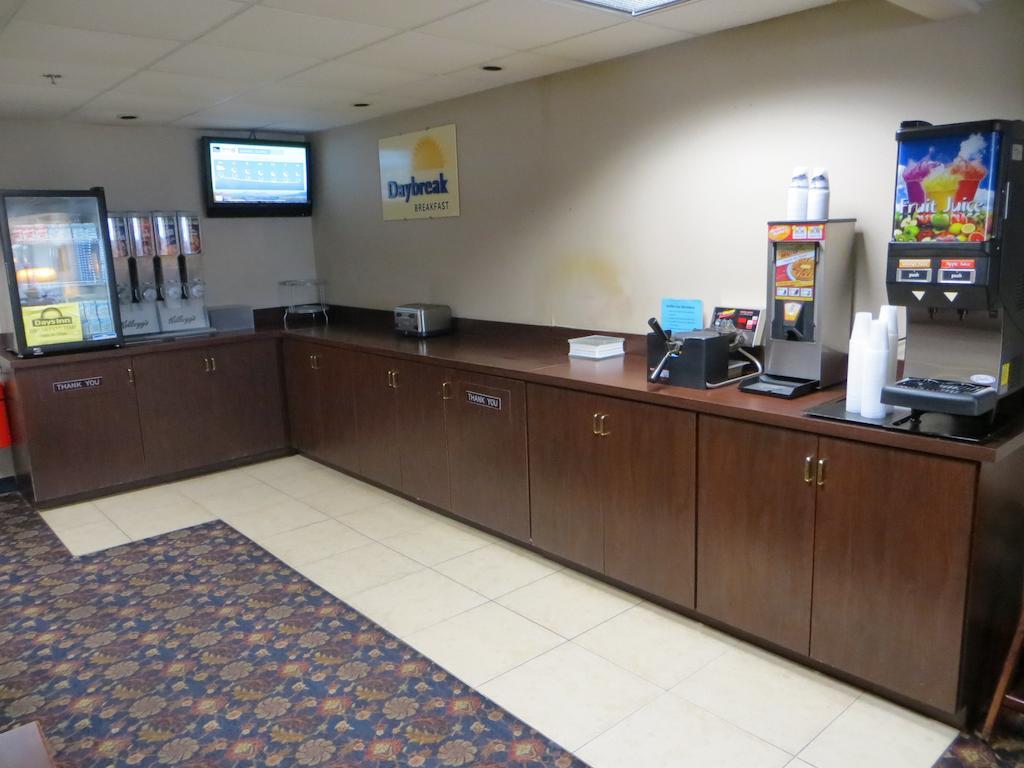 Doniphan Days Inn By Wyndham Grand Island I-80 מראה חיצוני תמונה
